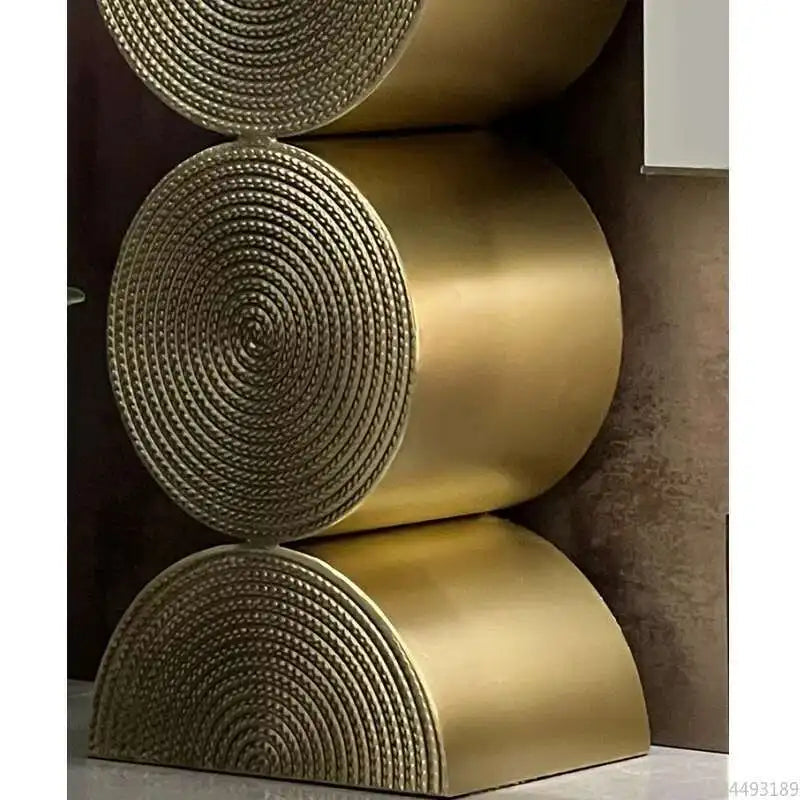 MOVABLE ACCENT END TABLES FOR MINIMALIST AREAS